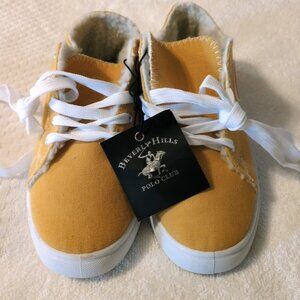 NWT ( No box) -  Beverly Hills Polo Club Women Sneaker in Yellow color. Size 6.